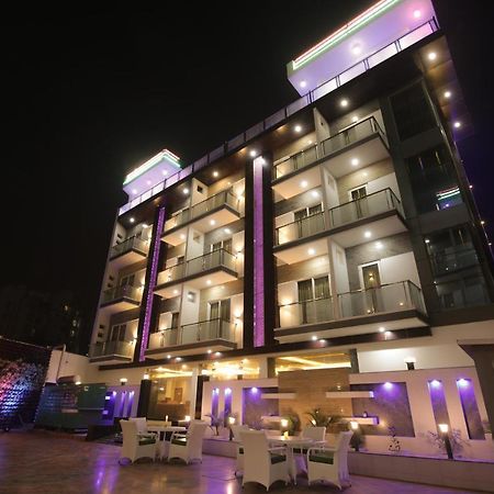그레이터 노이다 Twin Towers B&B 외부 사진
