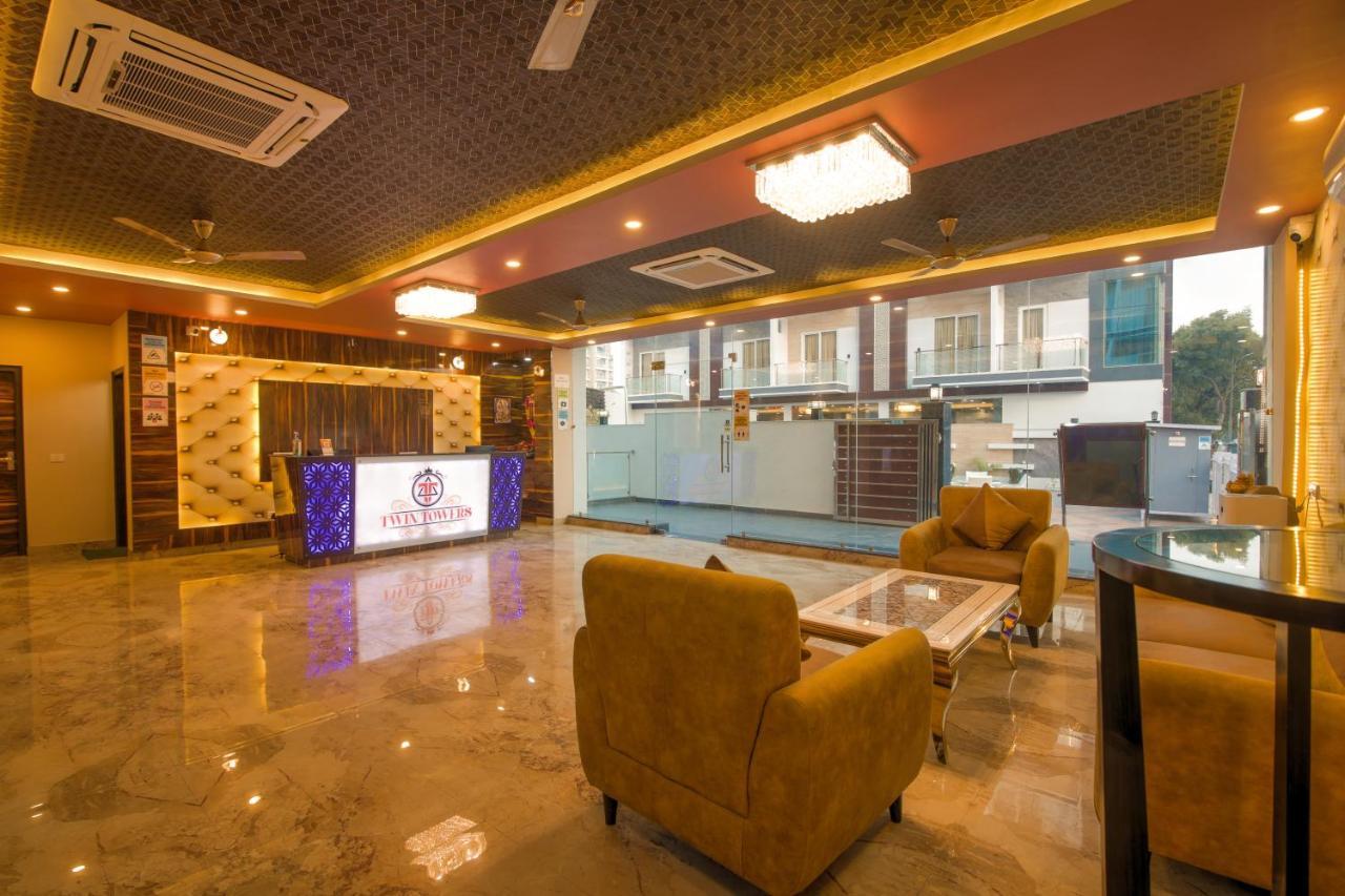 그레이터 노이다 Twin Towers B&B 외부 사진