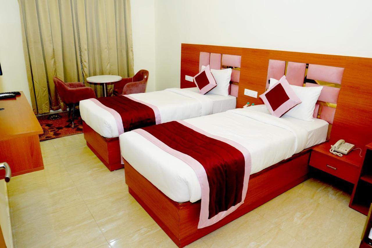 그레이터 노이다 Twin Towers B&B 외부 사진